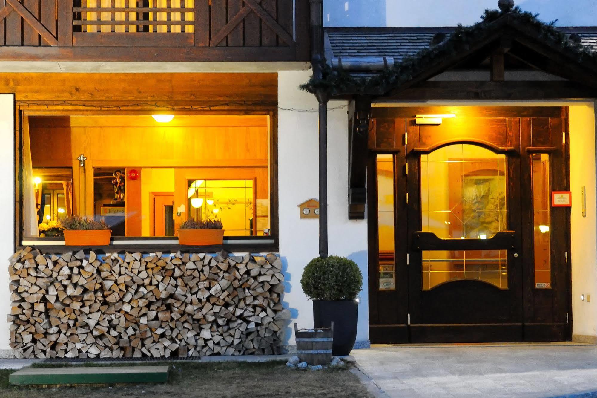 Montana Hotel 3*